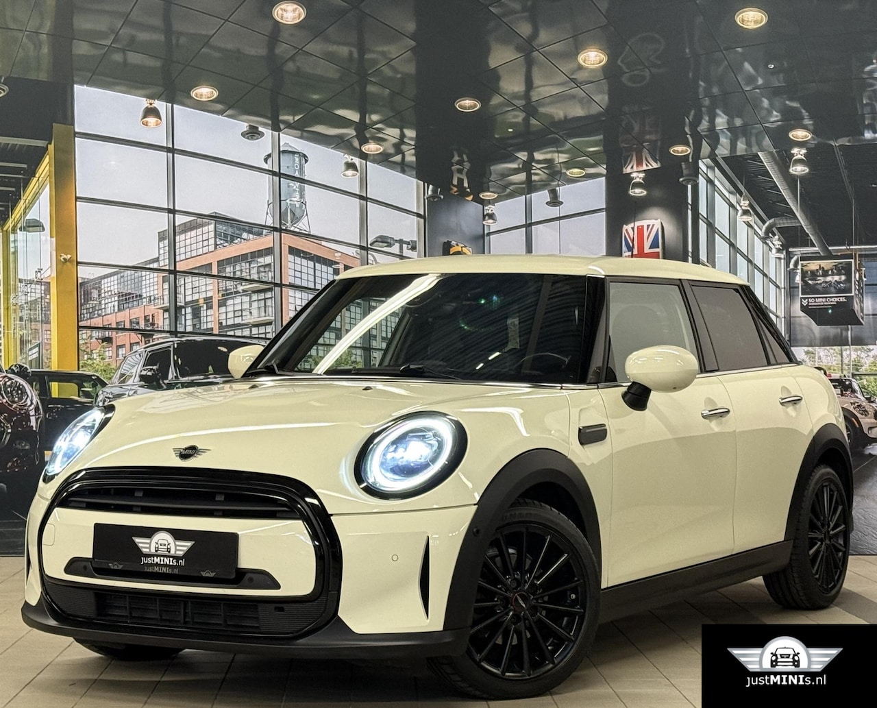 MINI Mini - 1.5 CHILLI AUT LEDER HARM KARDON FACELIFT zeer luxe uitvoering - AutoWereld.nl
