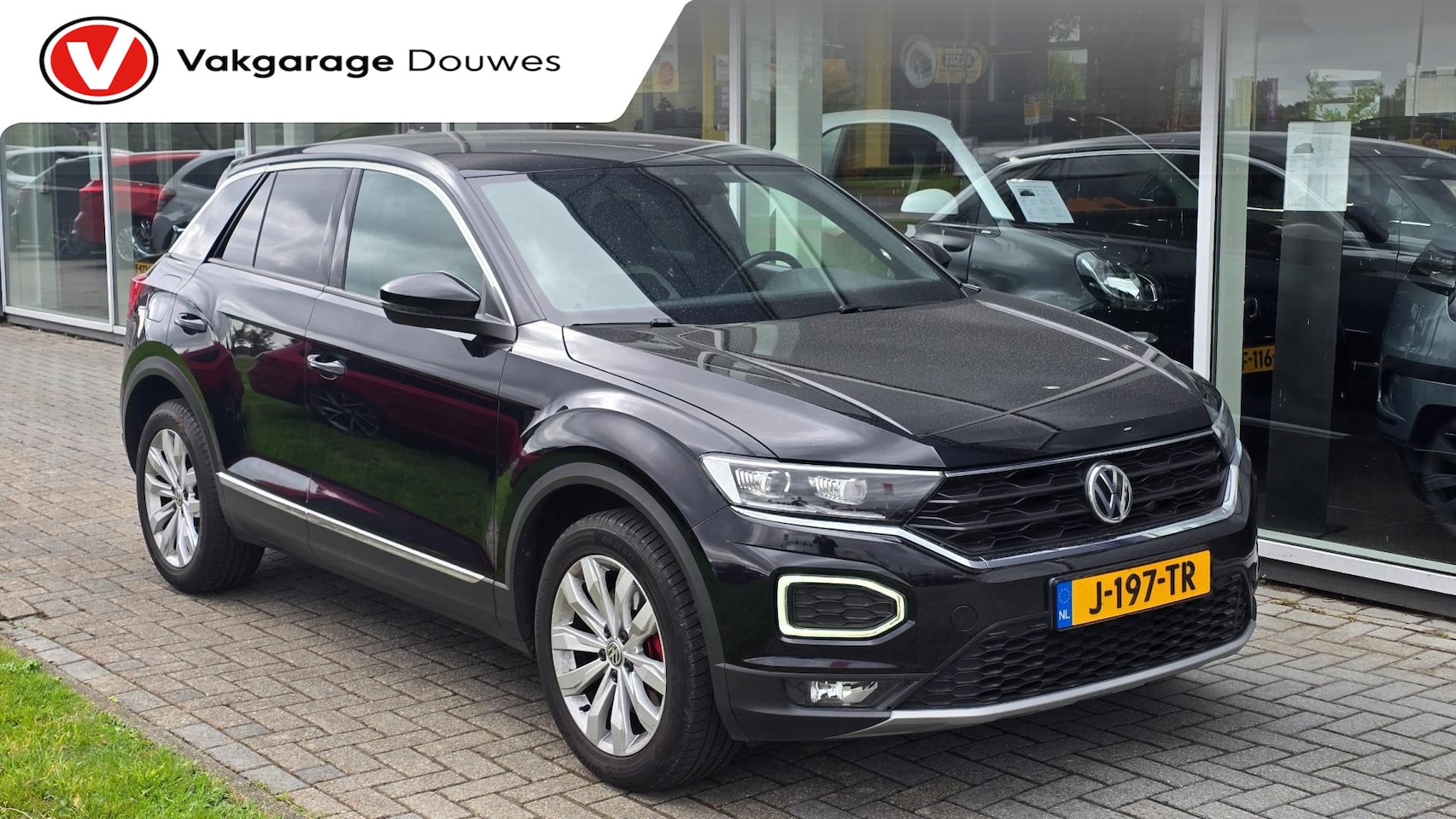 Volkswagen T-Roc - 1.5 TSI Sport Business R | Automaat | Stoelverwarming | Carplay | ACC | BTW! - AutoWereld.nl