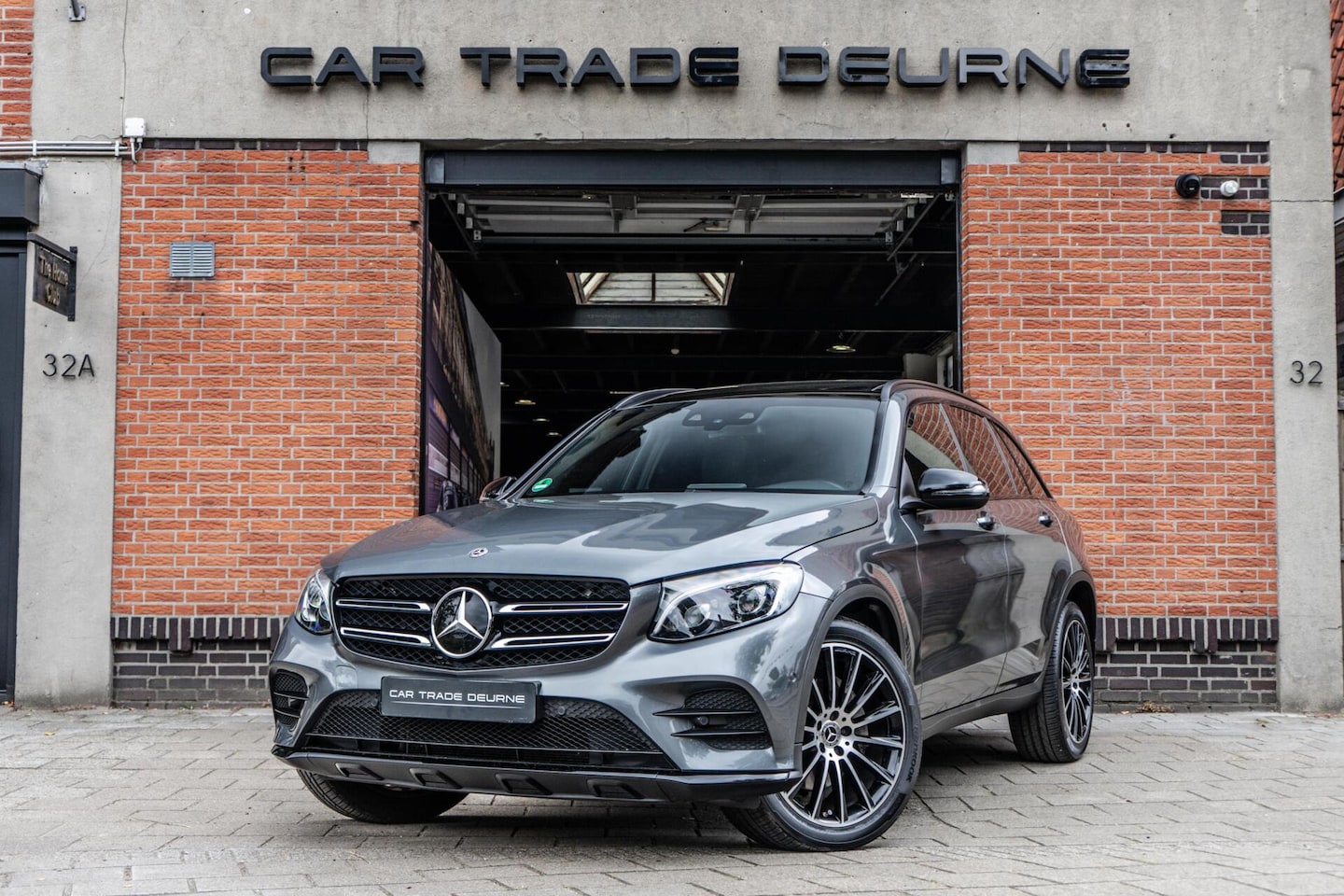 Mercedes-Benz GLC-klasse - 250 4MATIC AMG Pano / Trekhaak / Camera - AutoWereld.nl