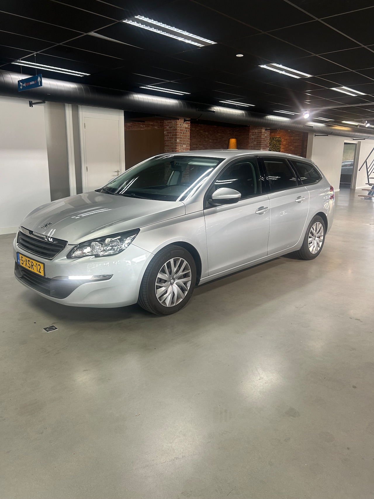 Peugeot 308 SW - 1.2 e-THP Blue Lease - AutoWereld.nl