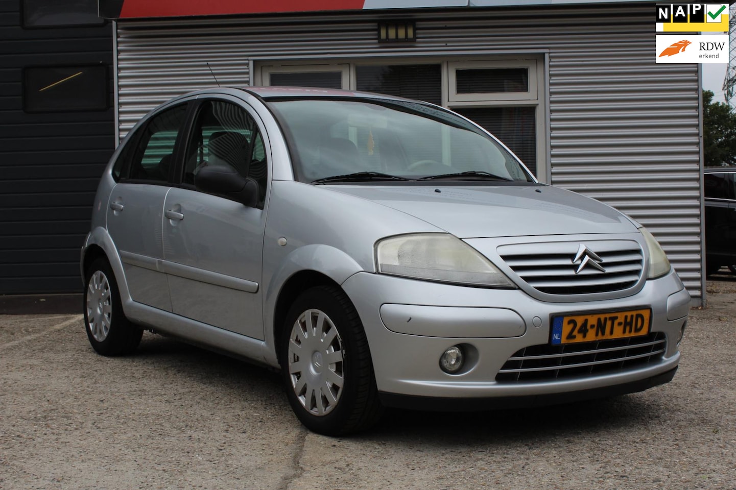 Citroën C3 - 1.6i-16V Exclusive 1.6i-16V Exclusive 5-deurs, airco, niewe apk, trekhaak, centrale vergrendeling, elektrisch - AutoWereld.nl