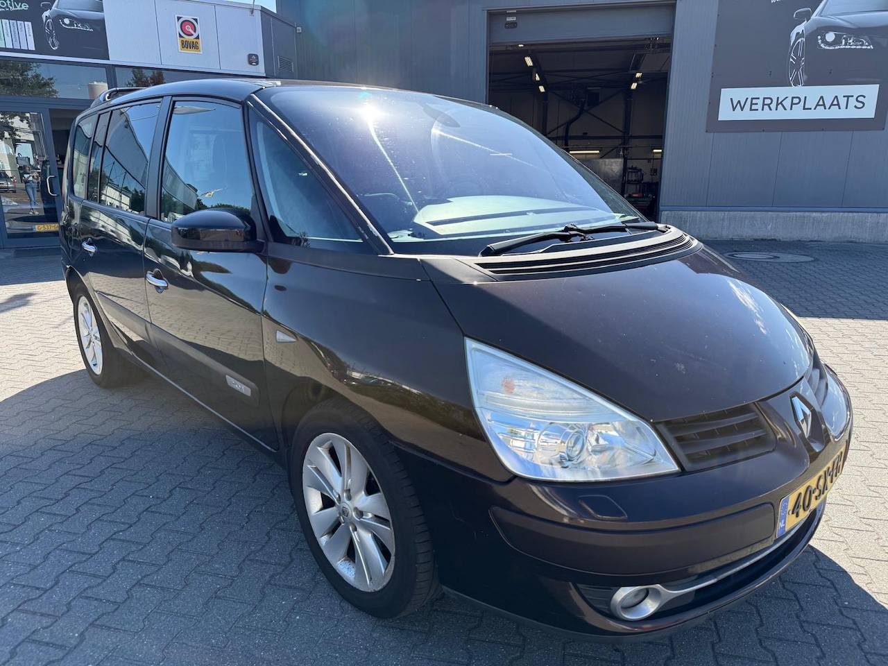 Renault Espace - 2.0T Initiale Zeer nette uitvoering.  portieren vervangen in zwart dus licht kleurverschil - AutoWereld.nl