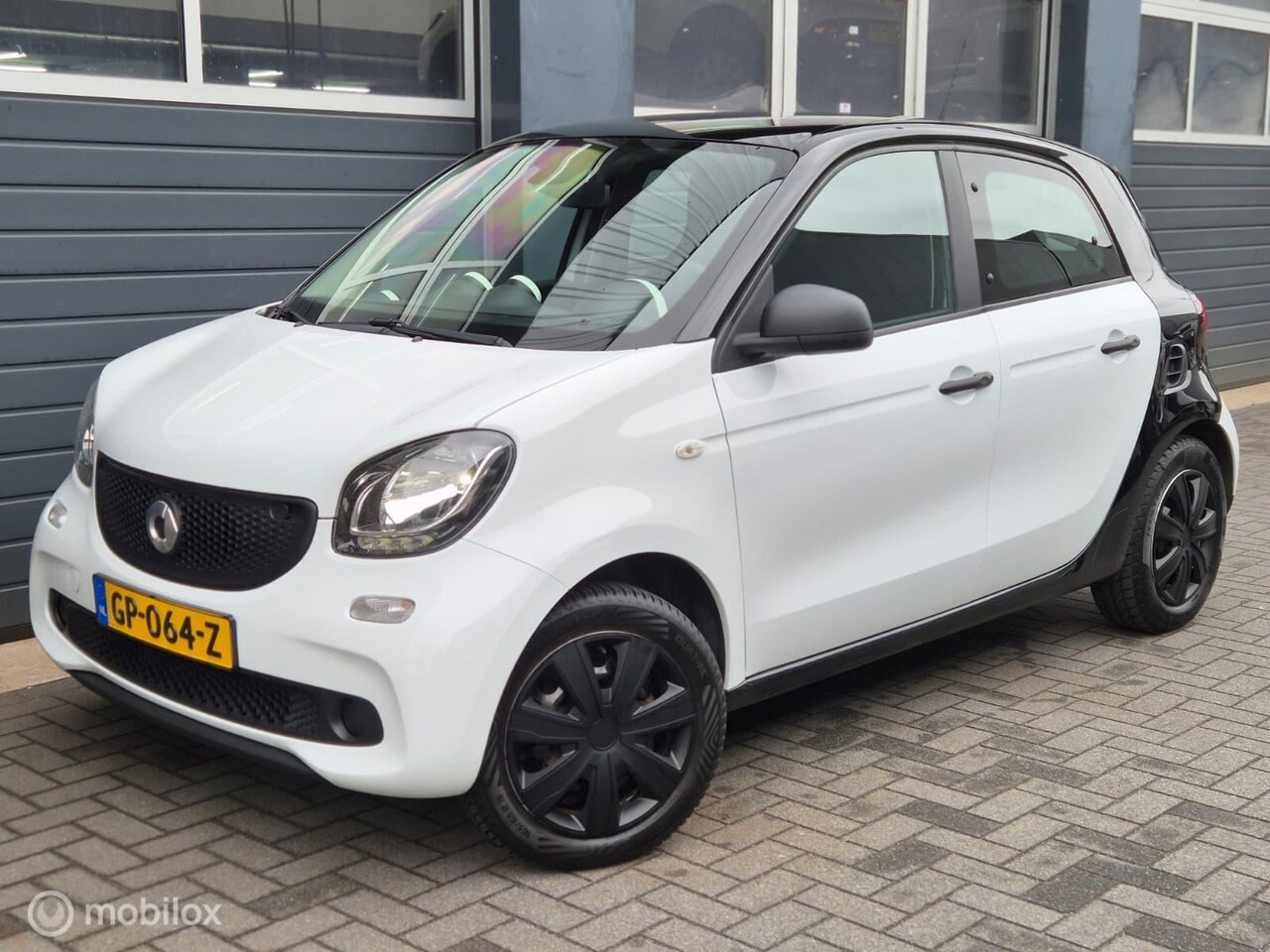 Smart Forfour - 1.0 Passion | CLIMA | CRUISE | LED | TREKHAAK | ELEK RAMEN | - AutoWereld.nl