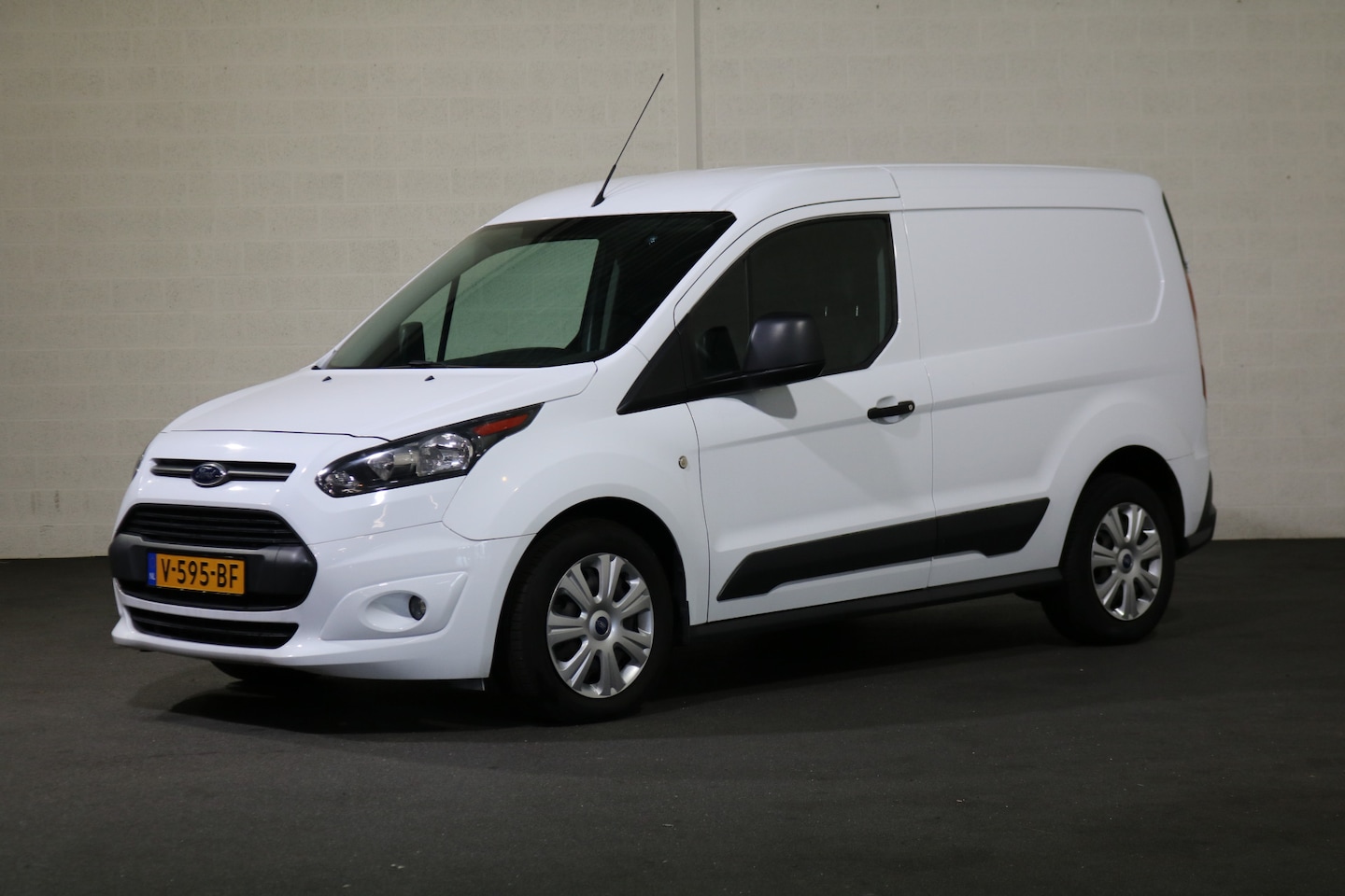Ford Transit Connect - 1.5 TDCI 75pk Euro 6 L1 Trend Airco Trekhaak - AutoWereld.nl