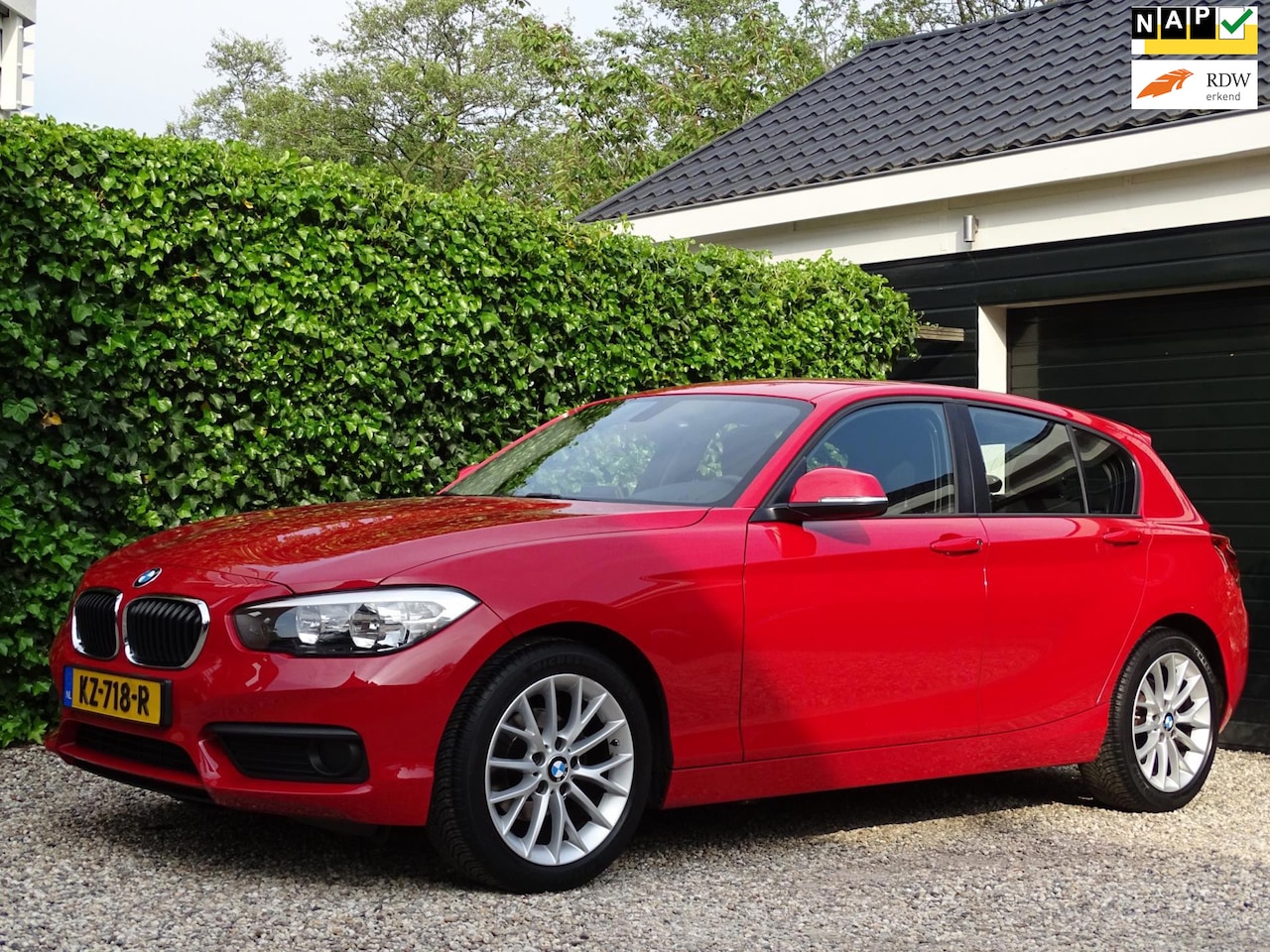 BMW 1-serie - 116i Essential | Airco | Bluetooth | PDC achter | Stoelverwarming - AutoWereld.nl