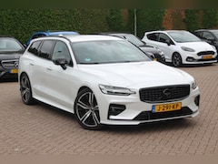 Volvo V60 - 2.0 B3 R-Design / Trekhaak / Camera / Leder / 19'' / Navigatie / Dodehoek / DAB / Stuur+St