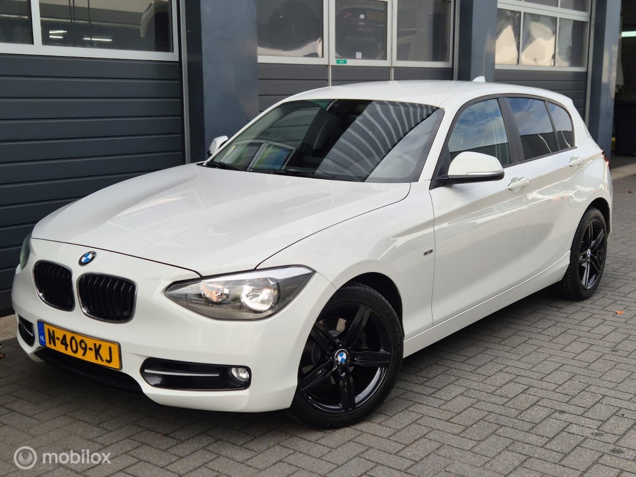 BMW 1-serie - 118i High Executive | M-SPORT | CLIMA | STOEL.V | NAVI | XENON | 17'' | - AutoWereld.nl