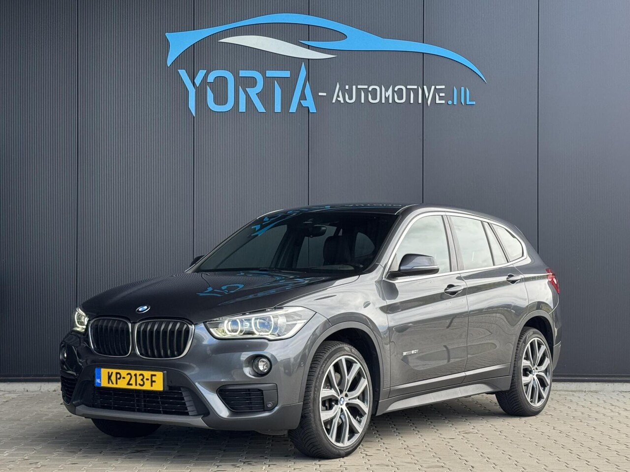 BMW X1 - sDrive20i High Executive NL AUTO*AUTOMAAT*AFN. HAAK*DEALERONDERHOUDEN - AutoWereld.nl