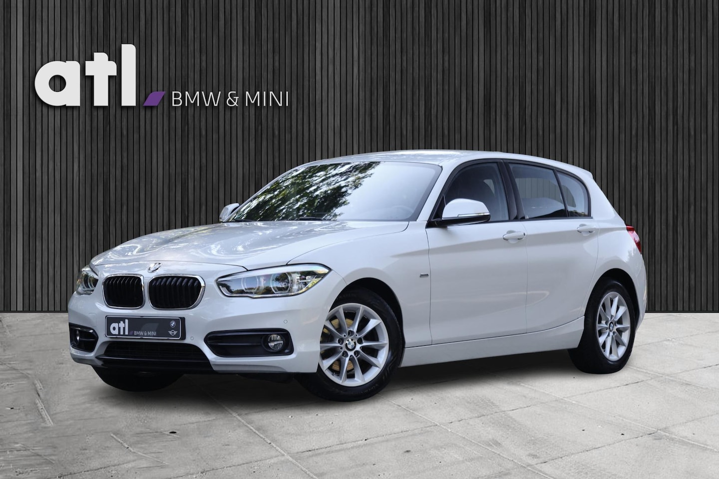 BMW 1-serie - 118i Corporate Lease Executive Sportline, LED, Hydro-besturing, Cruise Control, DAB, Licht - AutoWereld.nl