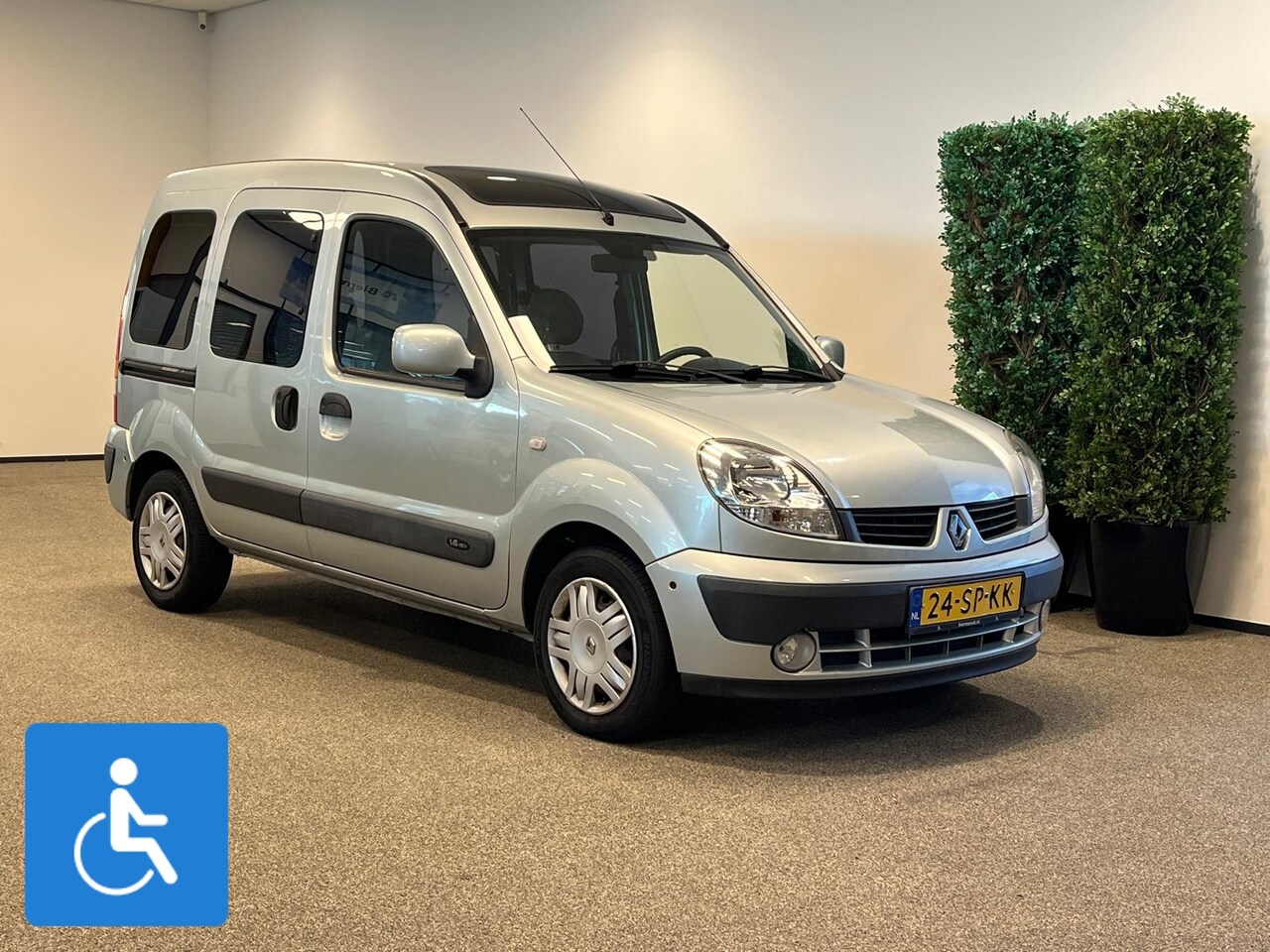 Renault Kangoo - Rolstoelauto (airco) 3+1 rolstoel geschikt - AutoWereld.nl