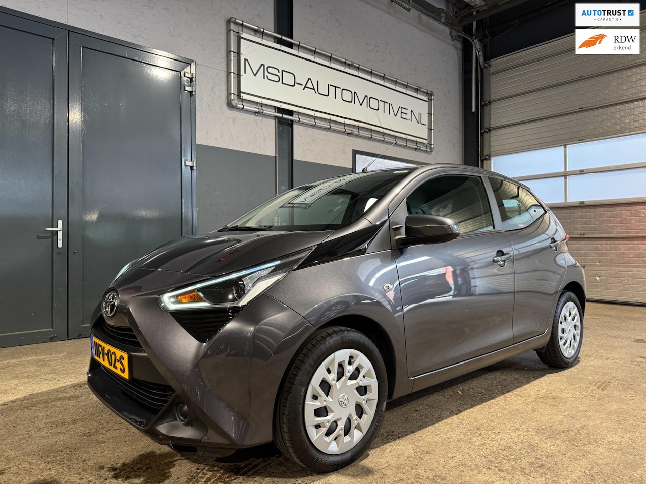 Toyota Aygo - 1.0 VVT-i x-play Automaat|Camera|Apple Carplay!! - AutoWereld.nl