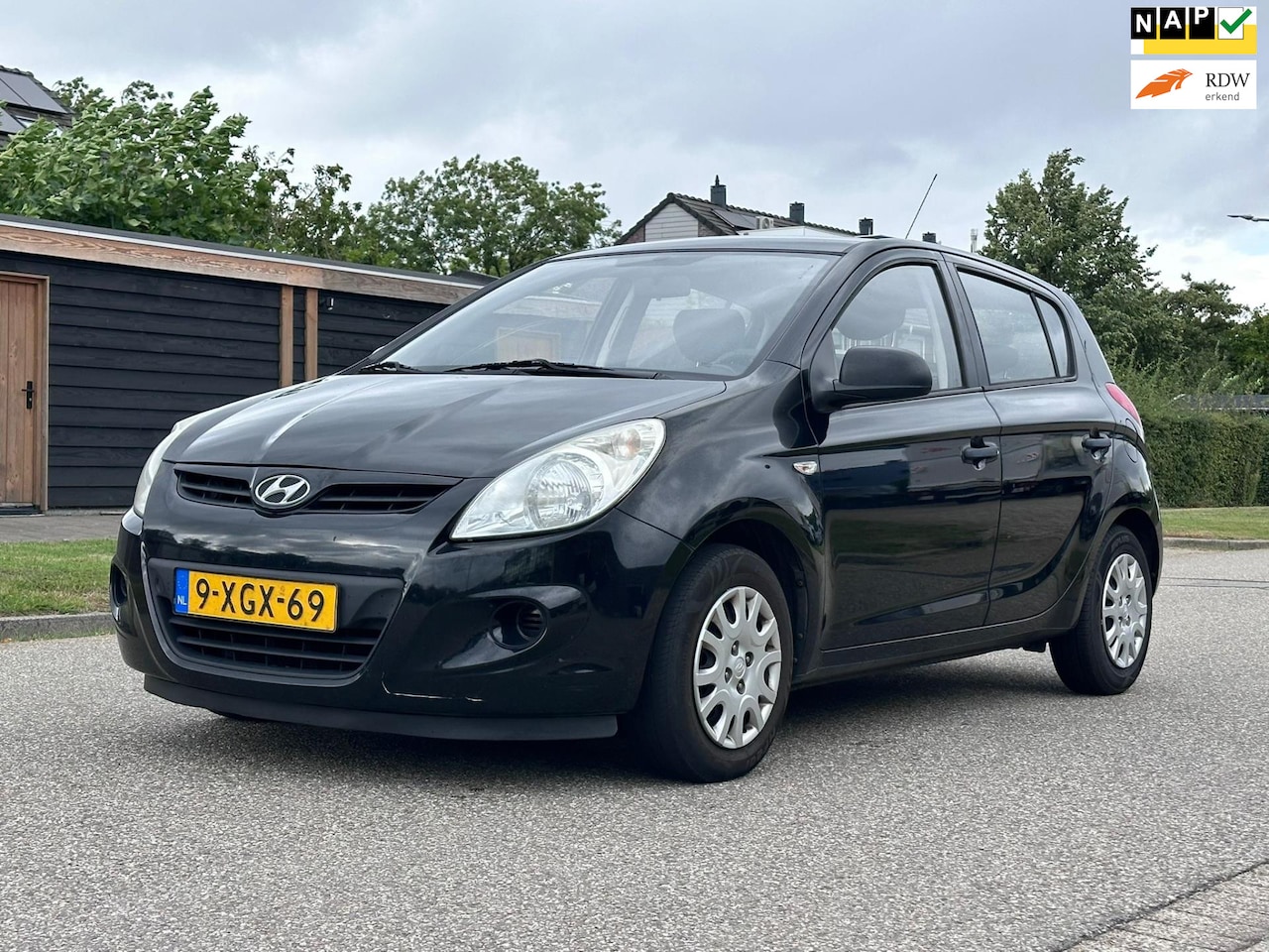 Hyundai i20 - 1.2i Business Edition 5DR*Airco*Nieuwe APK*Elektrische ramen* - AutoWereld.nl