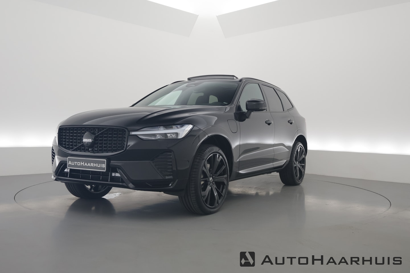 Volvo XC60 - 2.0 T8 Plug-in hybrid AWD Ultra Black Edition | Luchtvering | 360cam | Elek. Trekhaak | HU - AutoWereld.nl