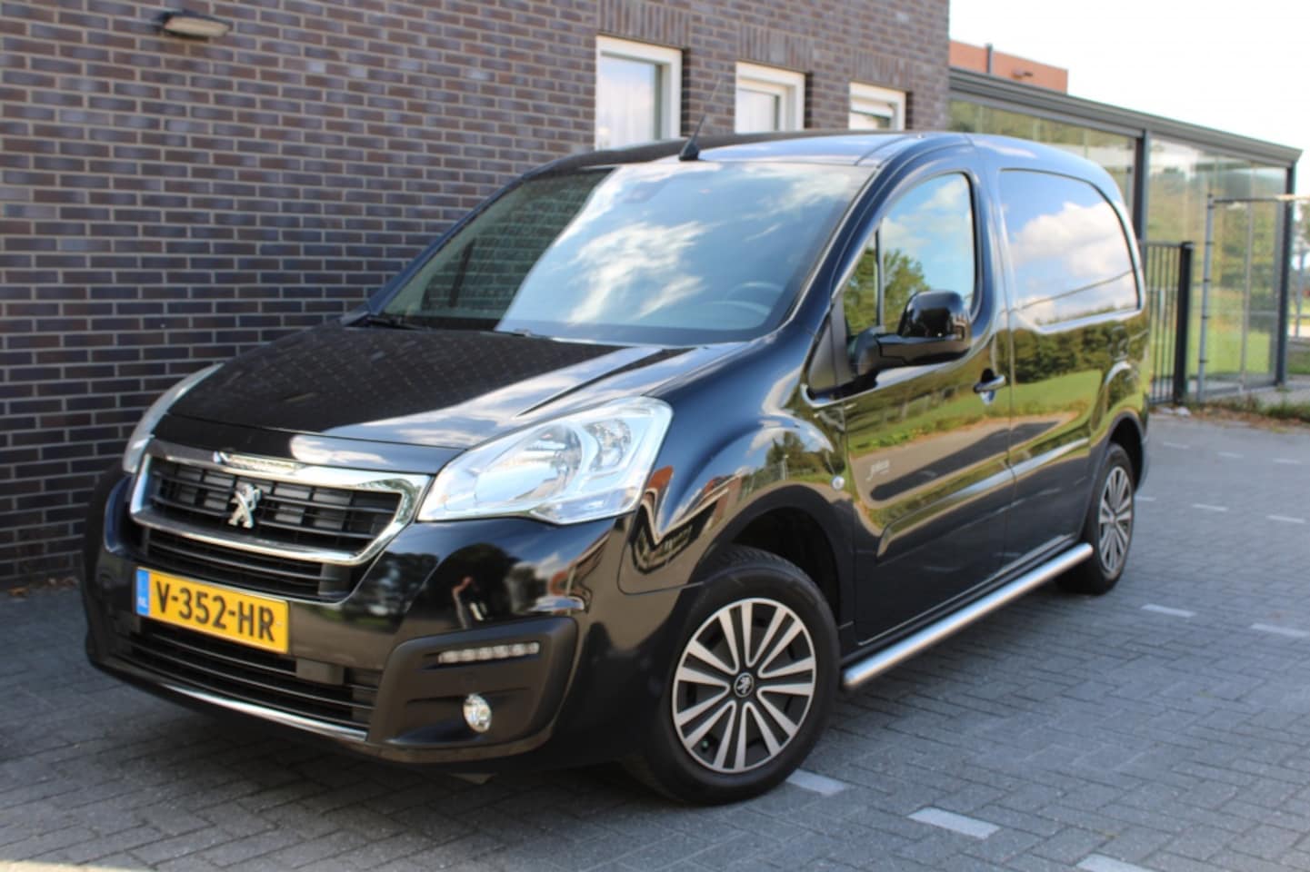 Peugeot Partner - 122 L2 Premium 1.6 BlueHDi-airco-camera-zijdeur-MARGE - AutoWereld.nl