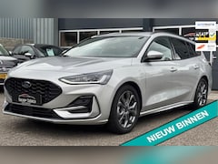 Ford Focus Wagon - 1.0 EcoBoost Hybrid ST Line in stijl volgrijs, nog geen 1100 km sportief design. rij als n