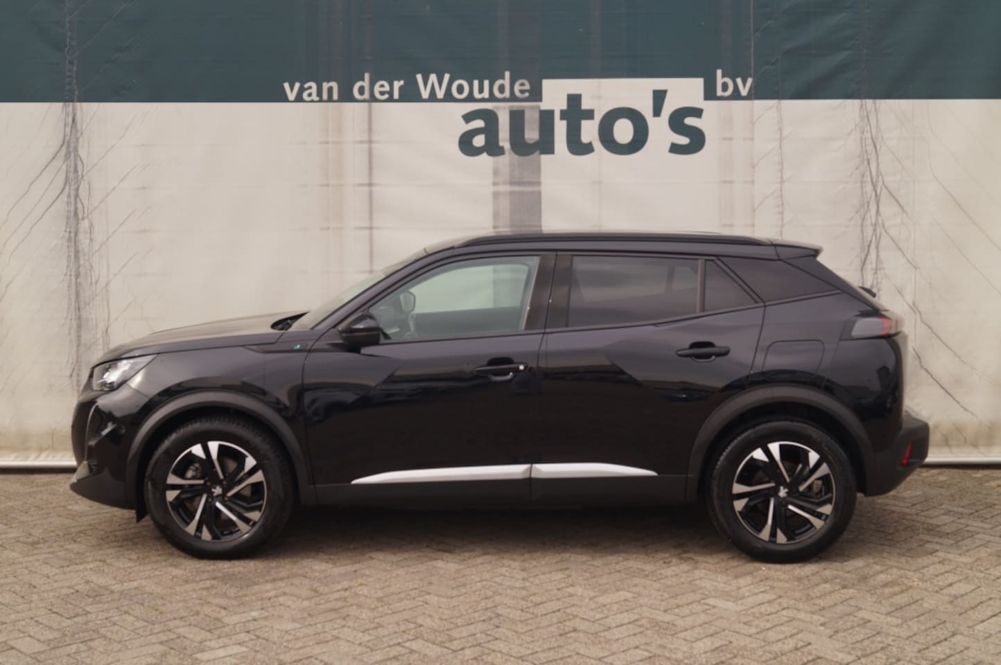 Peugeot e-2008 - EV Allure Pack 50kWh -ECC-PDC-CAM-DAB- - AutoWereld.nl