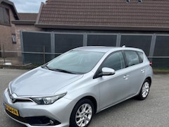 Toyota Auris - Automaat, camera, sensoren, stoelverwarming
