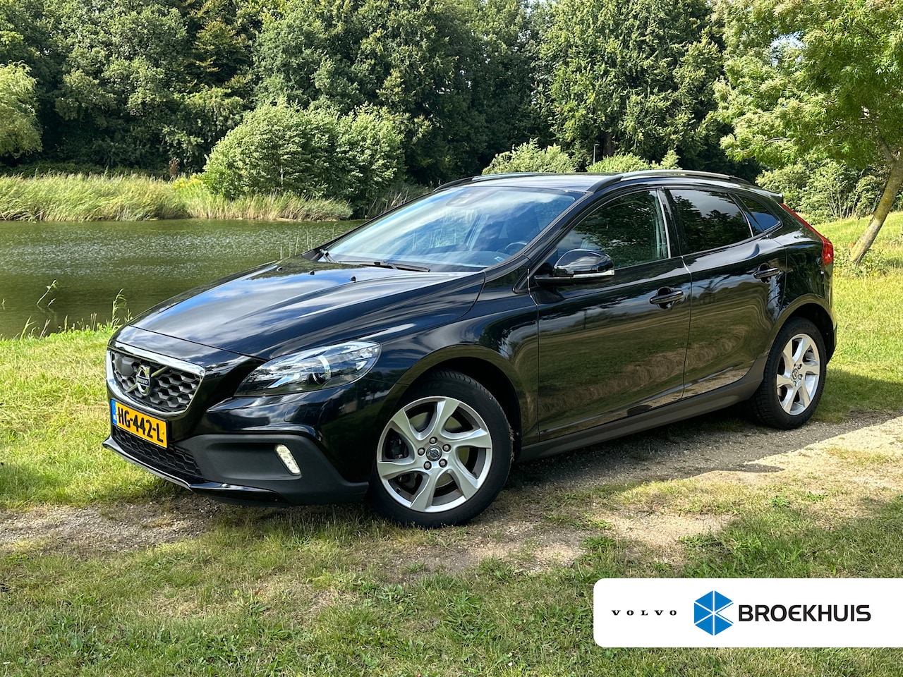 Volvo V40 Cross Country - 2.0 T4 Summum AWD | Uniek! | Lage KM! | Bi-xenon koplampen adaptief | Cruise control adapt - AutoWereld.nl