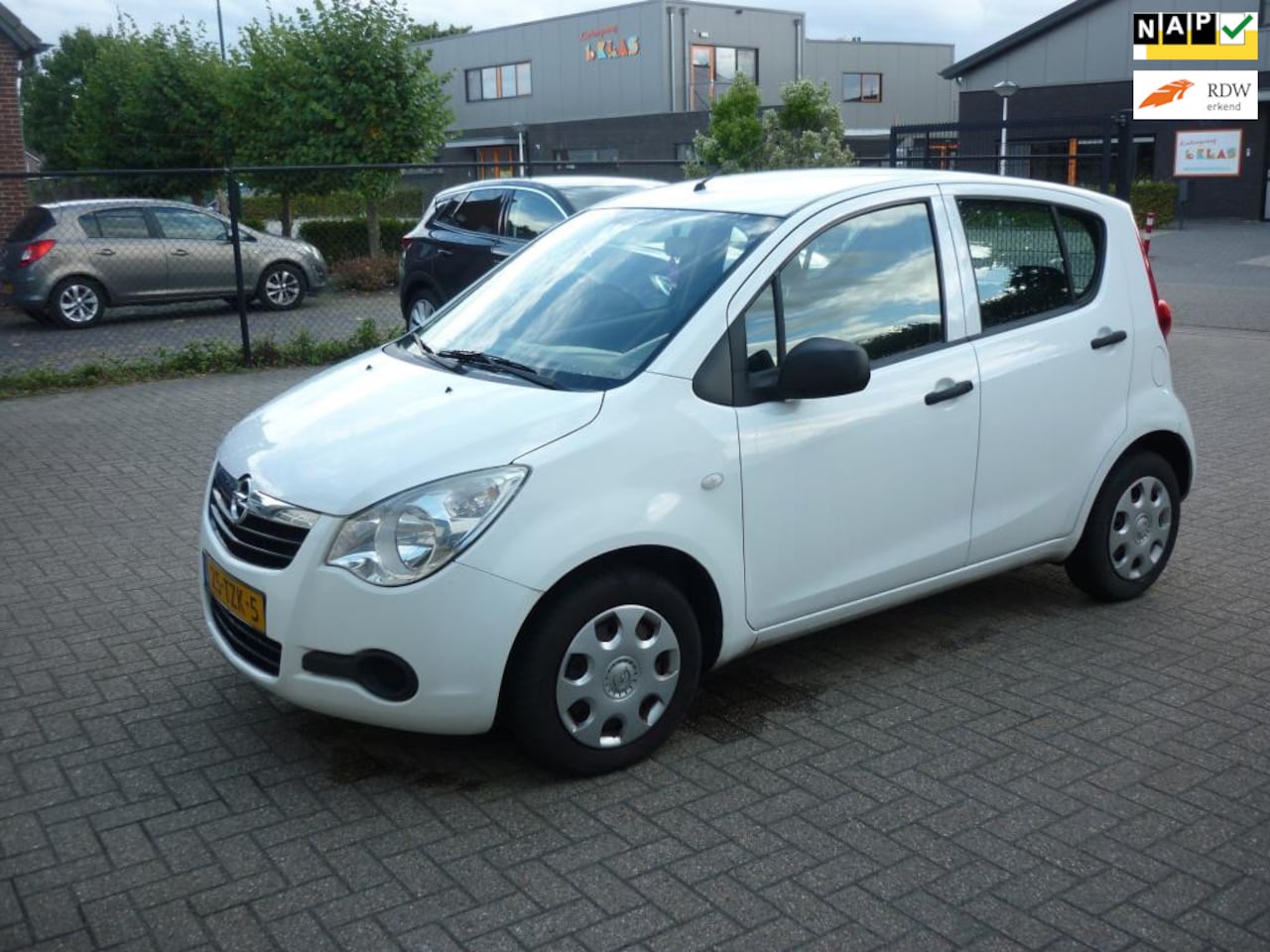 Opel Agila - 1.0 Selection 5deurs hoge instap .leuke auto - AutoWereld.nl