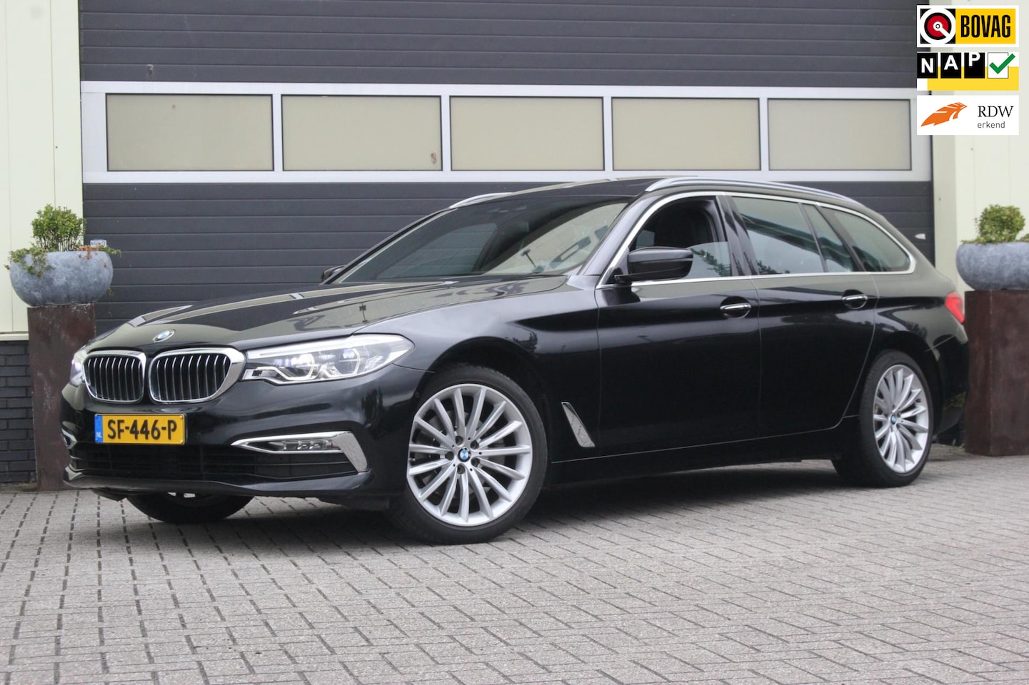 BMW 5-serie Touring - 520i High Executive Luxury | Trekhaak | - AutoWereld.nl