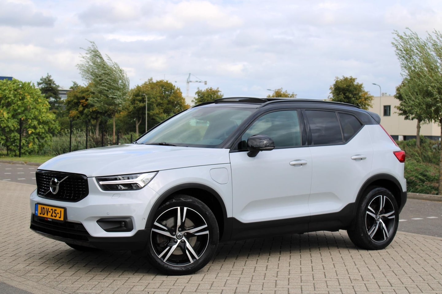 Volvo XC40 - 1.5 T4 Recharge R-Design l Pano l Memory l Leder - AutoWereld.nl