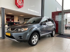 Mitsubishi Outlander - 2.4 Intro Edition 2WD, Climate&Cruisecontrol, Spraakbediening, Trekhaak, Achteruitrijsenso