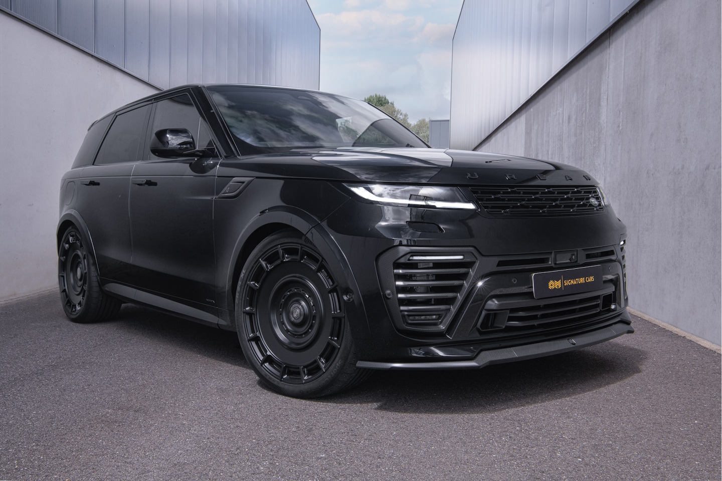 Land Rover Range Rover Sport - 3.0 P550e Autobiography PHEV Urban Wide Track Carbon body kit, 24'' Forged Wheels - AutoWereld.nl