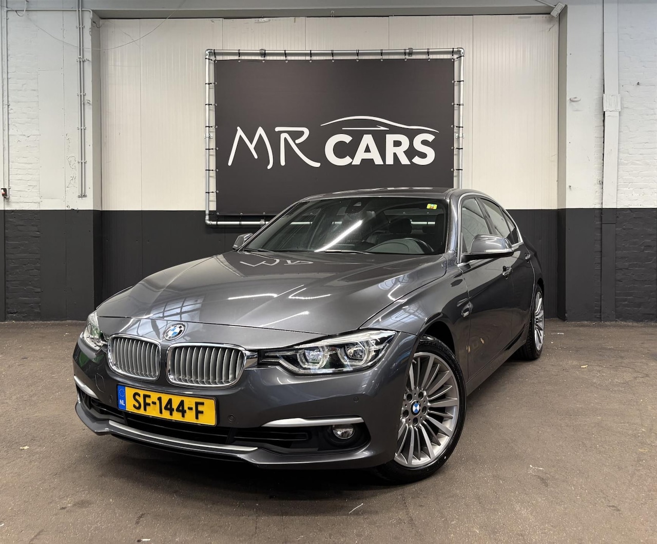 BMW 3-serie - 320i Edition Luxury Line Purity Executive - AutoWereld.nl