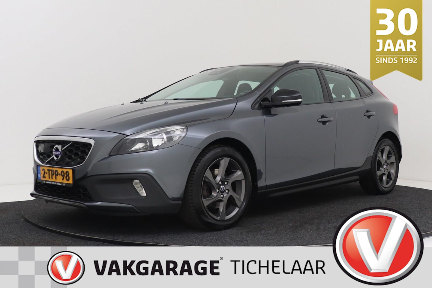 Volvo V40 Cross Country - 1.6 T4 Momentum | Trekhaak | Panoramadak | Dealer Ond. | Org NL | Camera | BLIS | Navigati - AutoWereld.nl