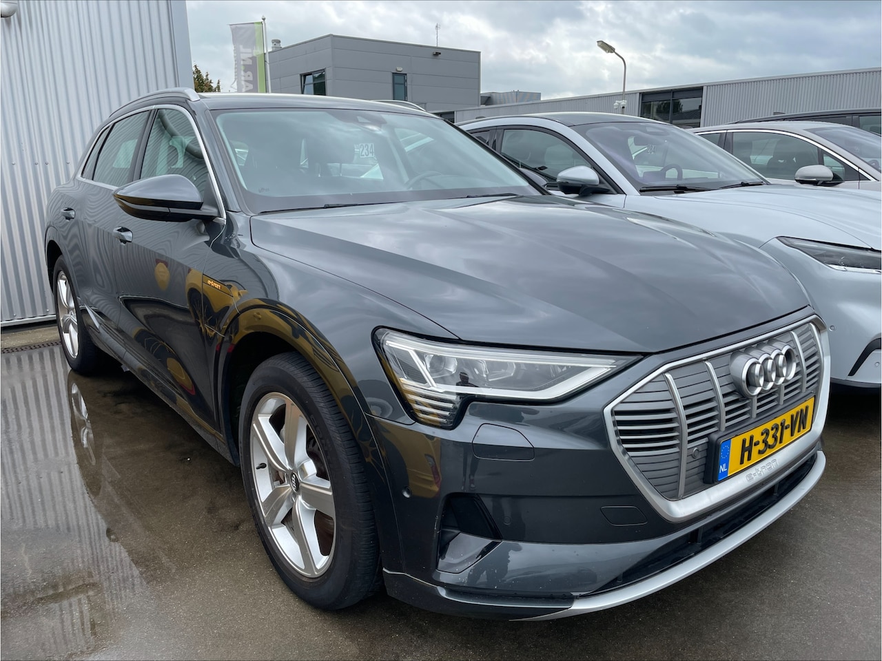 Audi e-tron - 50 quattro Launch edition 71 kWh | Luchtvering | Parkeersensoren voor en achter | Aluminiu - AutoWereld.nl