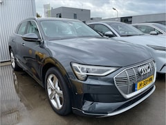 Audi e-tron - 50 quattro Launch edition 71 kWh | Luchtvering | Parkeersensoren voor en achter | Aluminiu