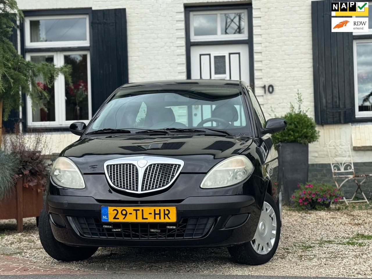 Lancia Y(psilon) - Ypsilon 1.2|Airco|Elek-ramen|APK| - AutoWereld.nl