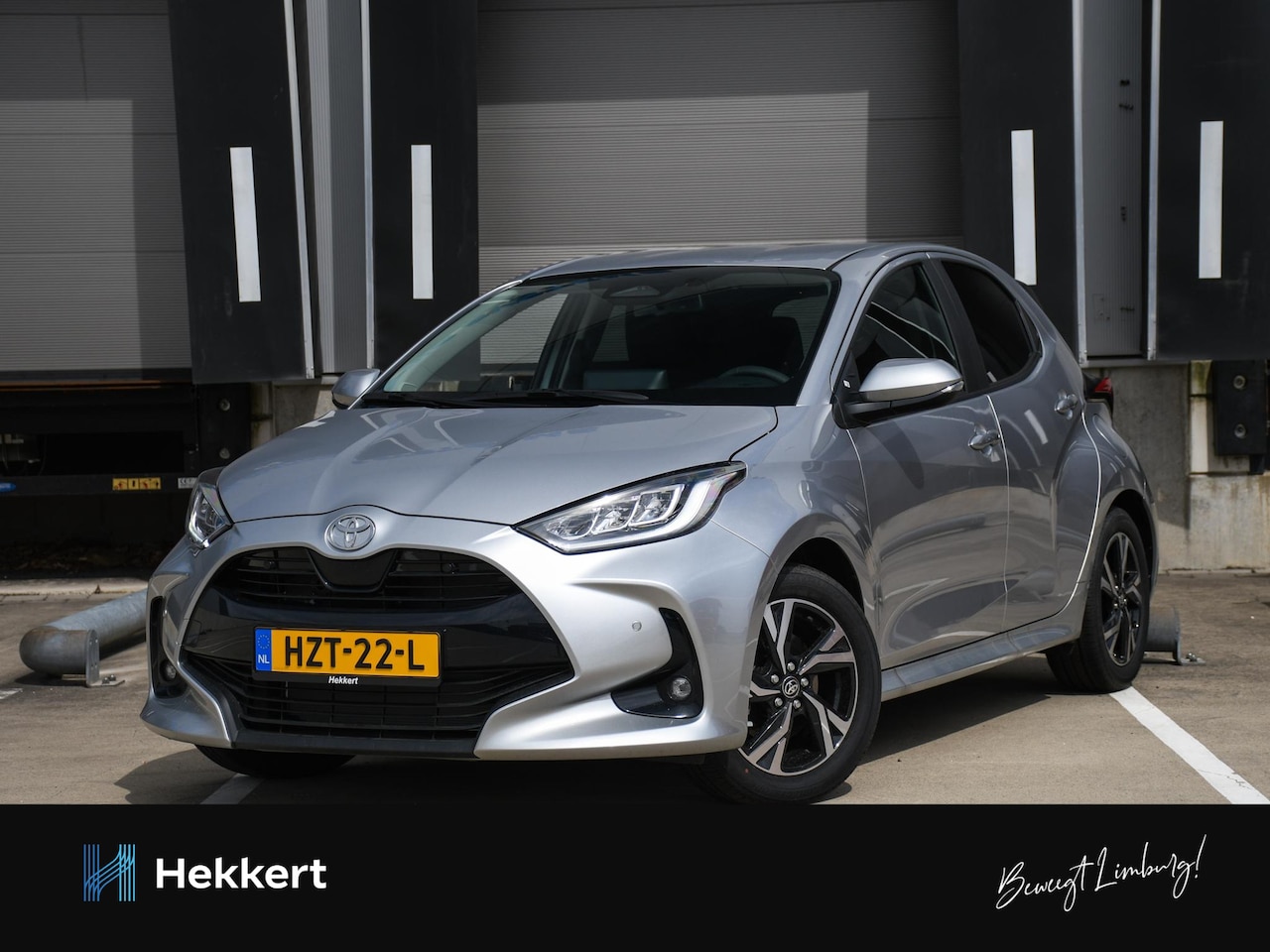 Toyota Yaris - Dynamic 1.5 Hybrid 115pk Automaat 16''LM | STOELVERW. VOOR | ADAPT. CRUISE | DAB | PDC + C - AutoWereld.nl