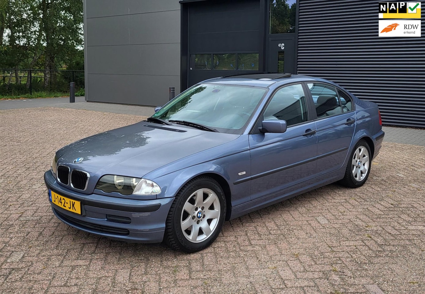 BMW 3-serie - 318i Executive 318i Executive,Automaat,Schuifdak,178dkm! - AutoWereld.nl
