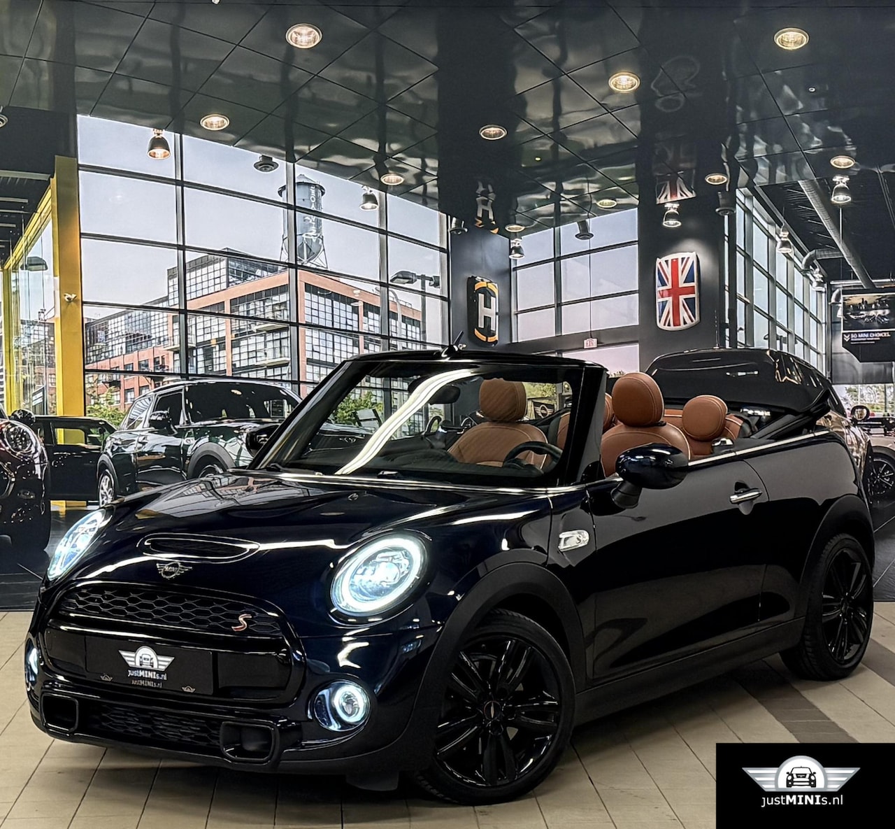MINI Cabrio - COOPER S AUT LEDER CARPLAY NAVI 17 inch JCW - AutoWereld.nl