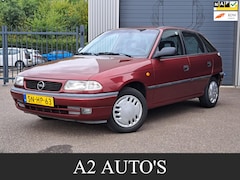 Opel Astra - 1.6i Edition Automaat|Cruise|Airco