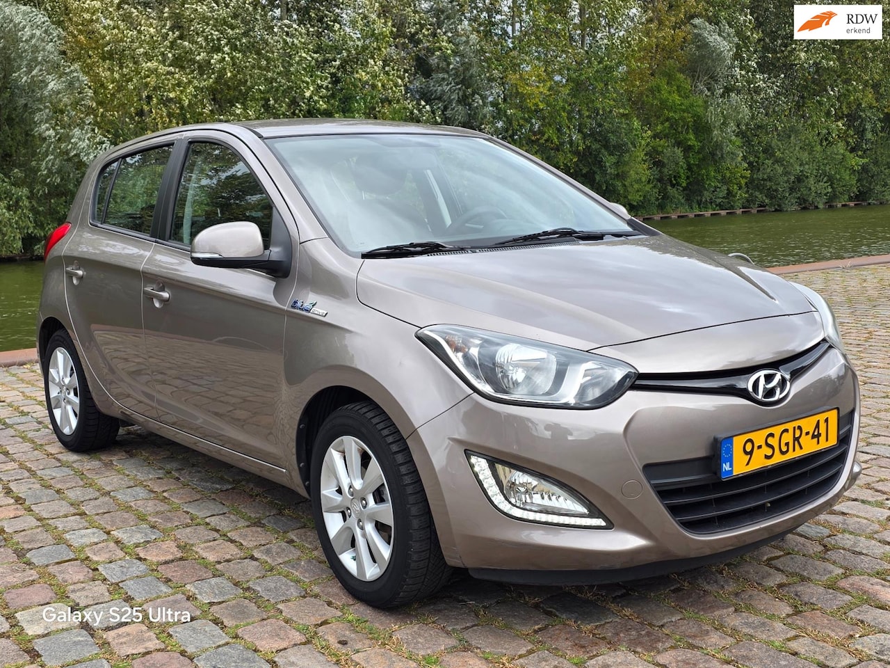 Hyundai i20 - 1.2i i-Deal airco elektrische ramen cv op afs - AutoWereld.nl