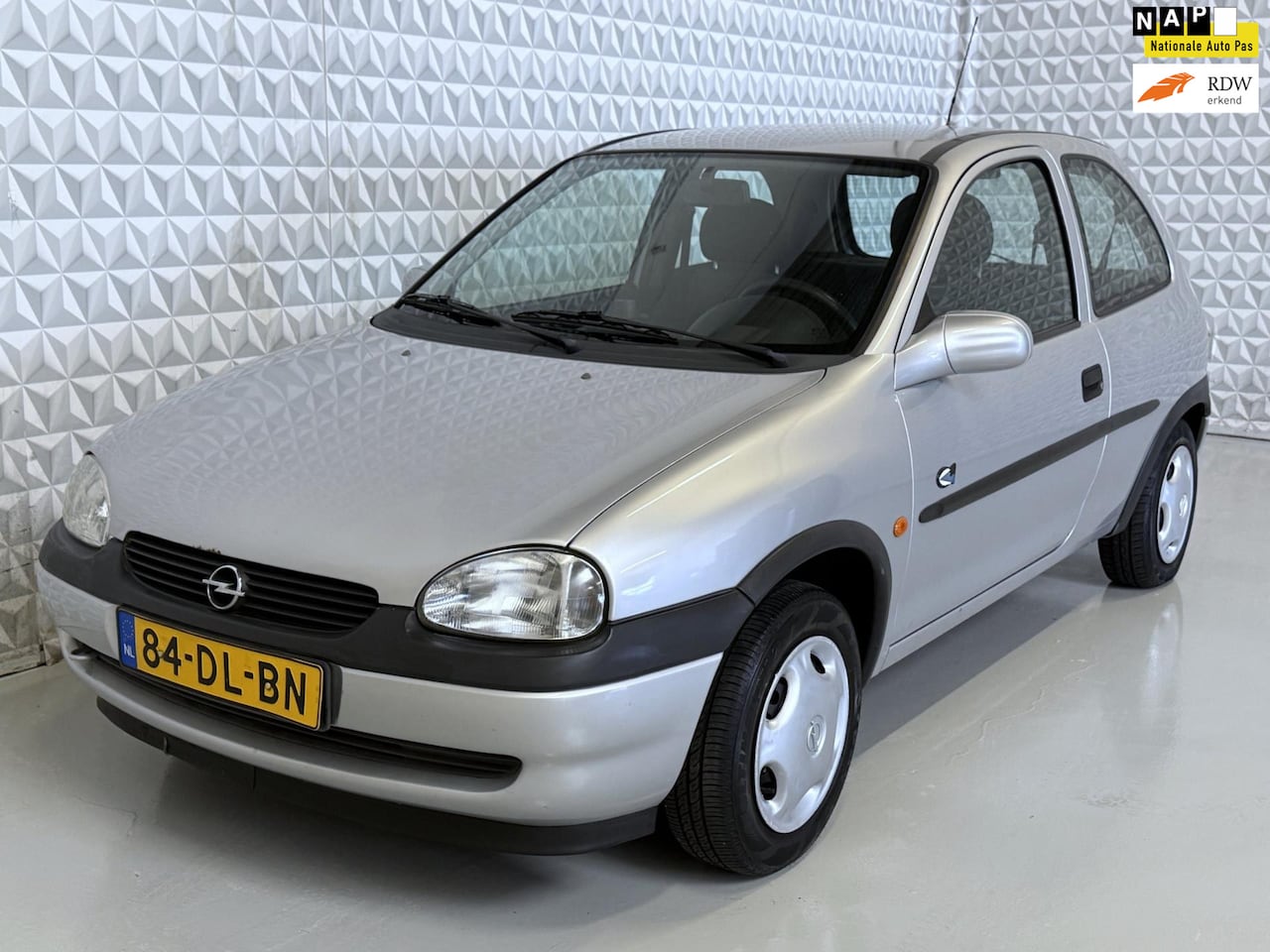 Opel Corsa - 1.2i-16V Strada Cool APK 09-2026 / 162.000km (1999) - AutoWereld.nl