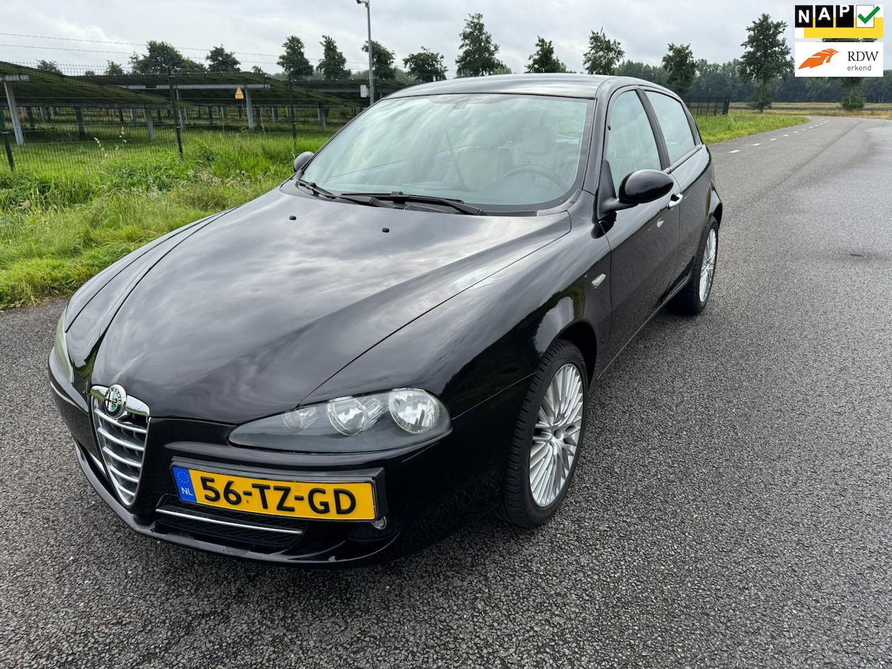 Alfa Romeo 147 - 1.6 T.Spark Veloce Business 1.6 T.Spark Veloce Business, Nieuwe apk, Inruil mogelijk! - AutoWereld.nl