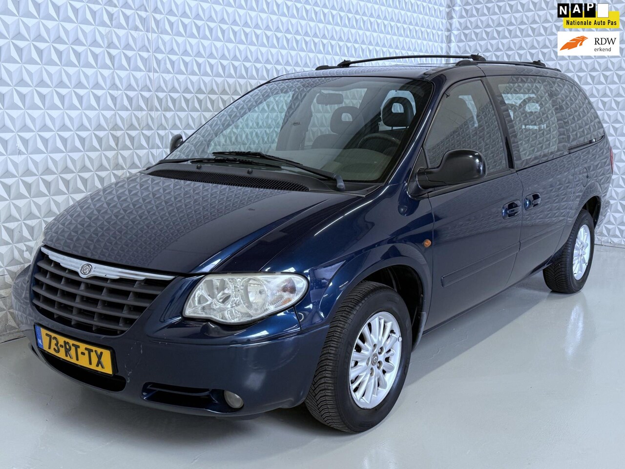 Chrysler Grand Voyager - 3.3i V6 SE LX / 177.000km (2005) - AutoWereld.nl