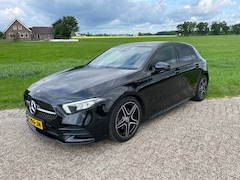 Mercedes-Benz A-klasse - 180 Business Solution AMG digitaal dashbord, verwarmde sportstoelen, Carplay, keyless start, achteruitrijcamera en m