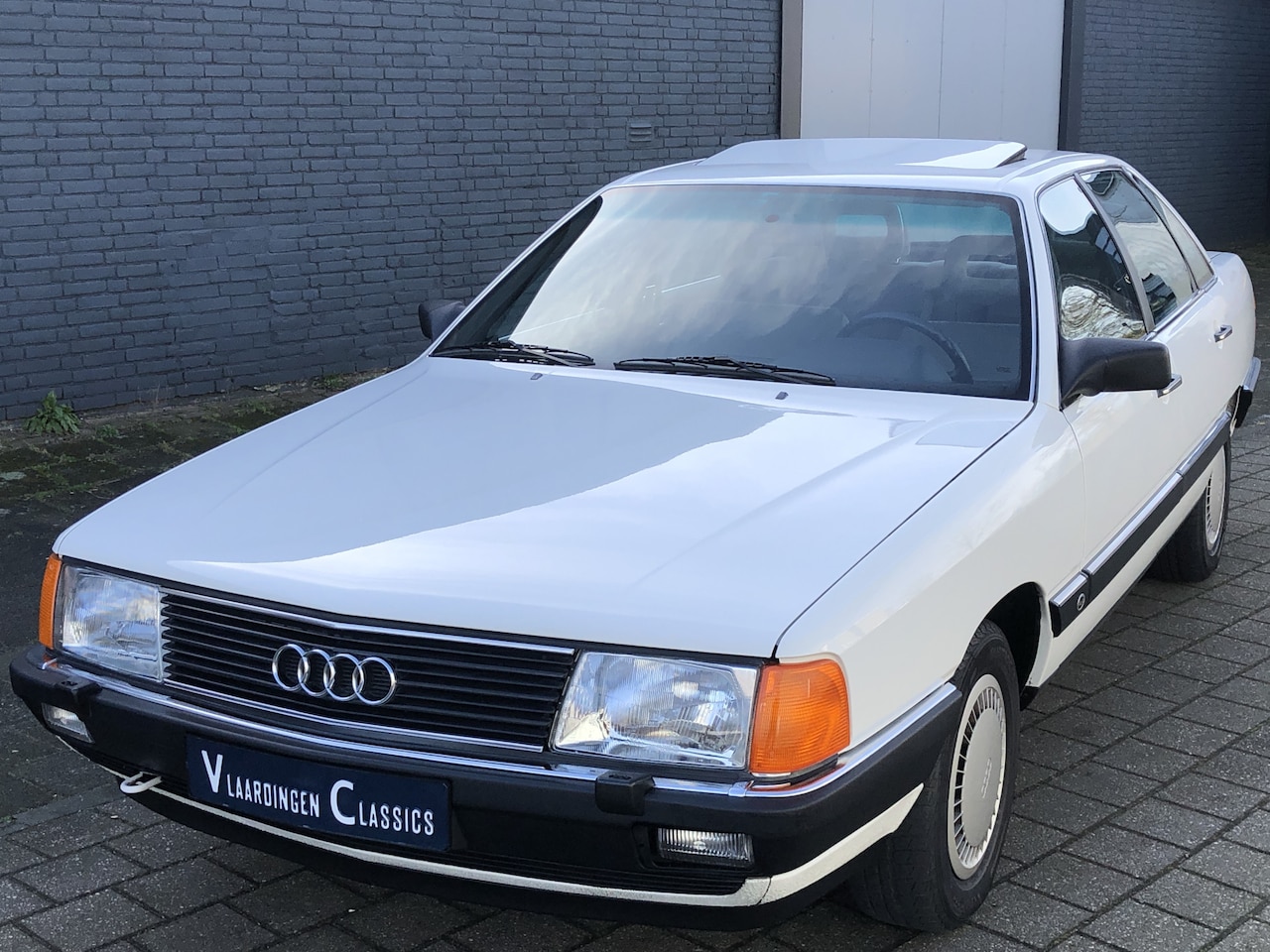 Audi 100 - CD Automaat * Fabelachtige nieuwstaat met een volledige en aantoonbare kilometer historie! - AutoWereld.nl