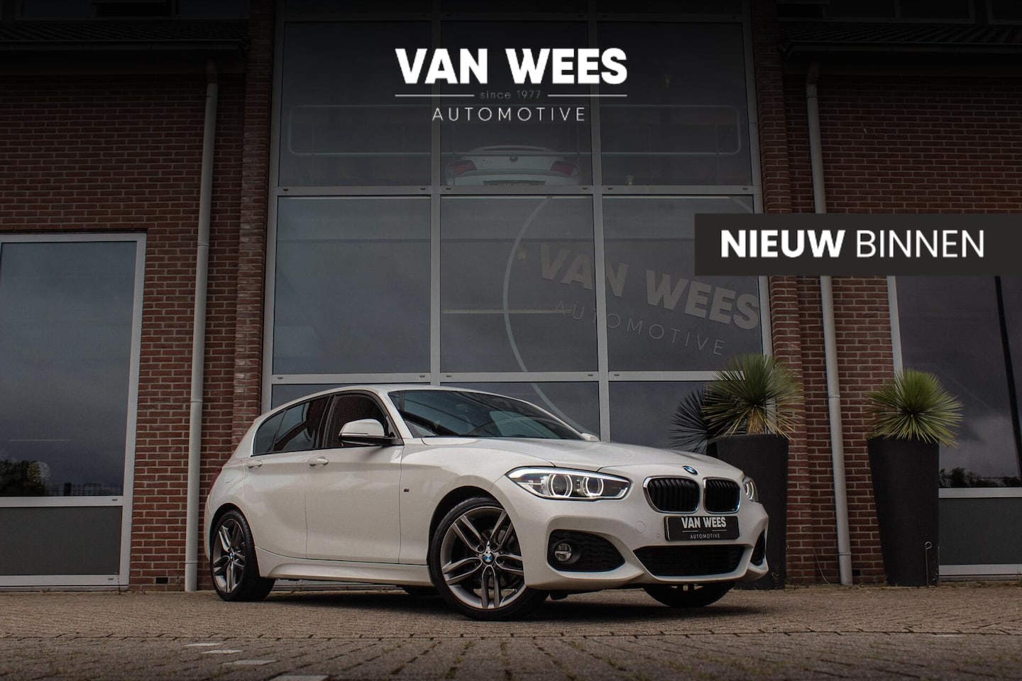 BMW 1-serie - 118i F20 Executive Facelift M-sport | M-pakket | LED | 18 inch | Trekhaak | Stoelverwarmin - AutoWereld.nl