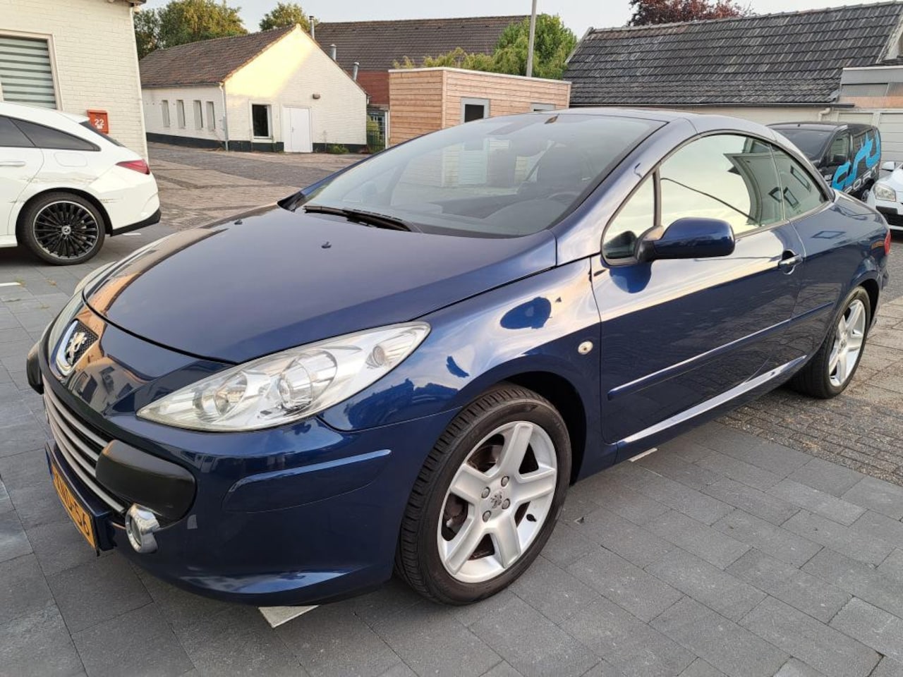 Peugeot 307 CC - 2.0-16V TOPPERTJE IN NIEUWSTAAT AUTOMAAT AIRCO NAVIGATIE MEDIA CENTER - AutoWereld.nl