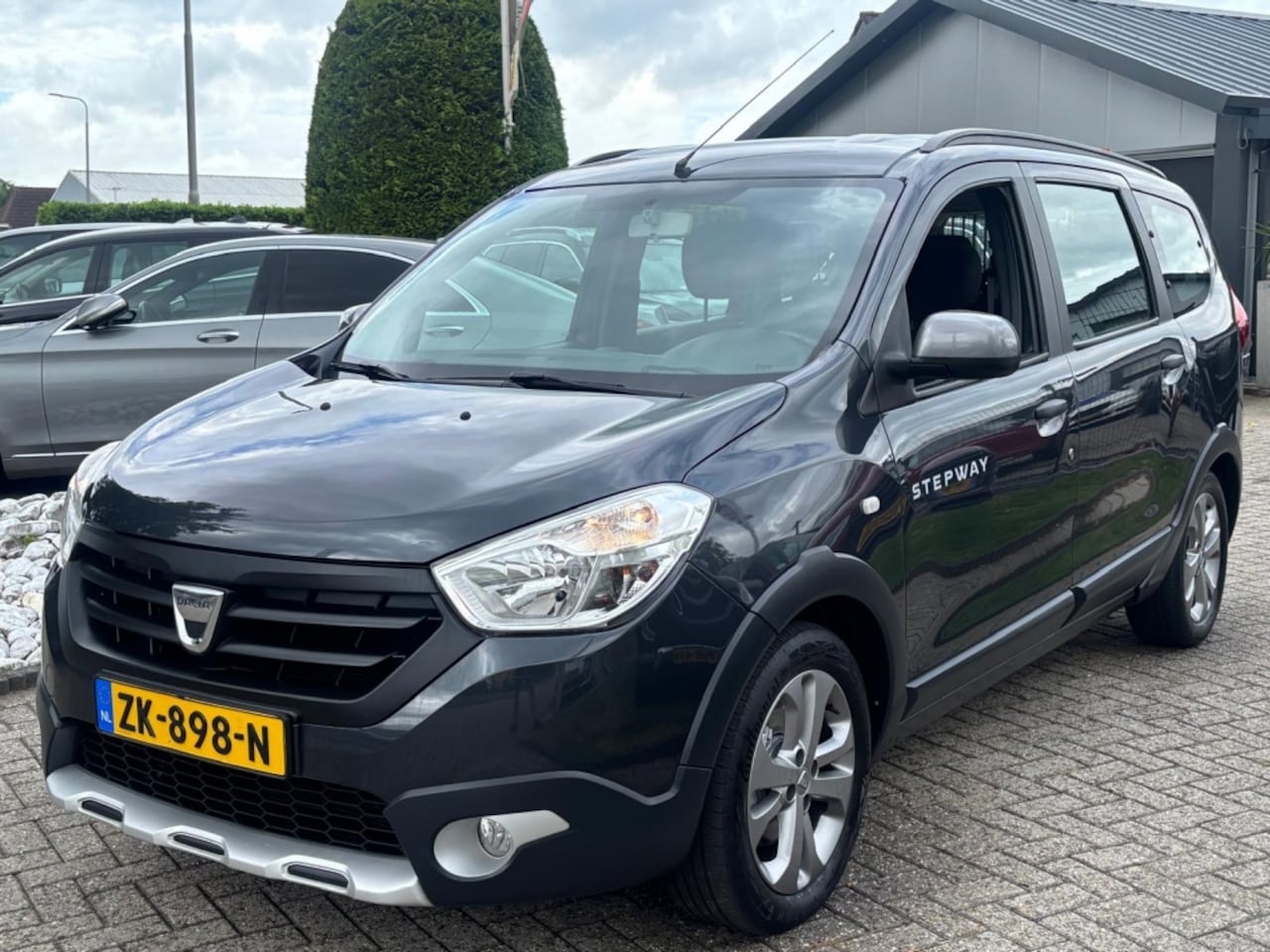 Dacia Lodgy - 1.2 Benzine 7-Persoons 2016 149.000 KM - AutoWereld.nl