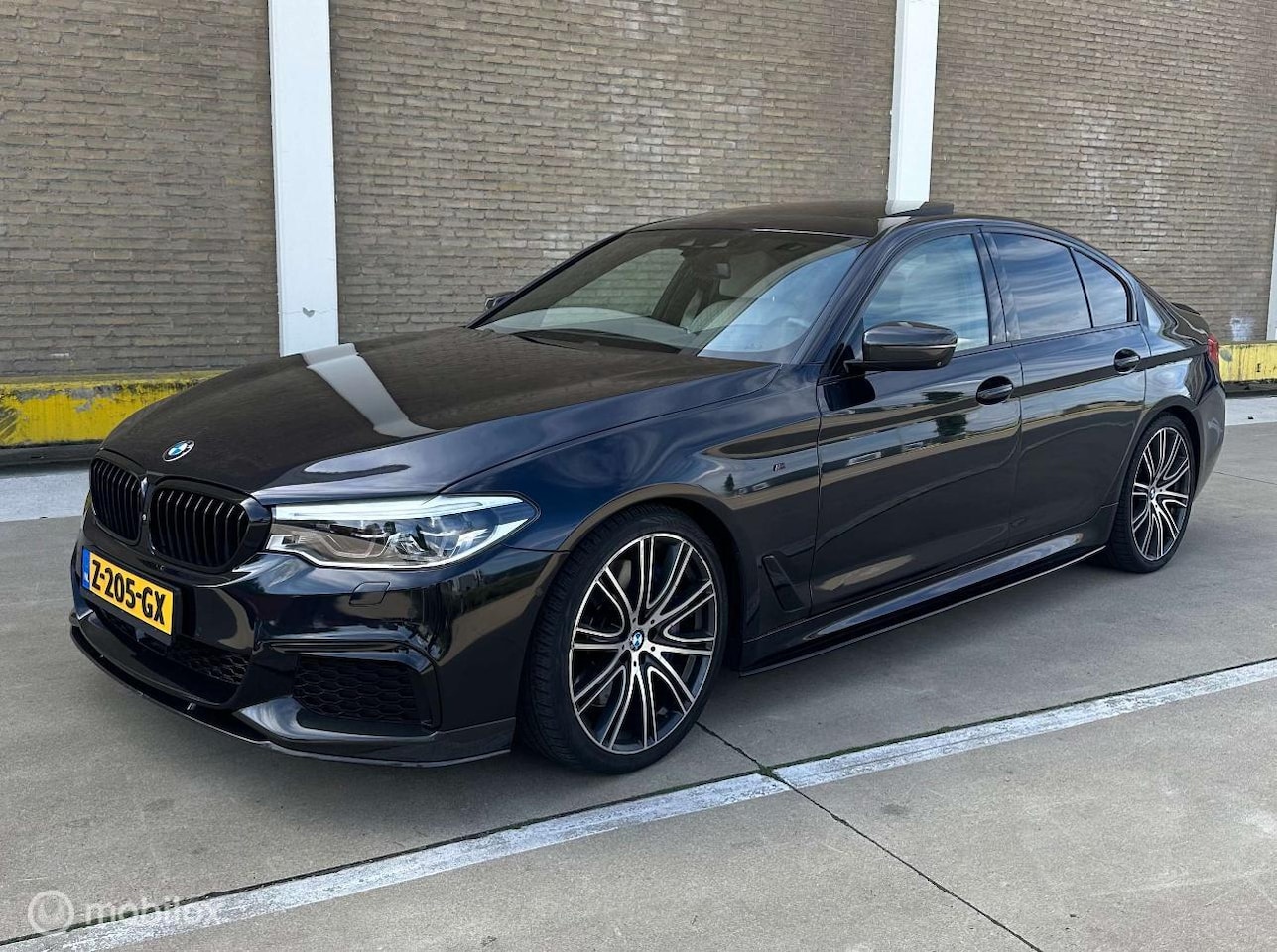 BMW 5-serie - M550i xDrive High Executive M550i xDrive High Executive - AutoWereld.nl