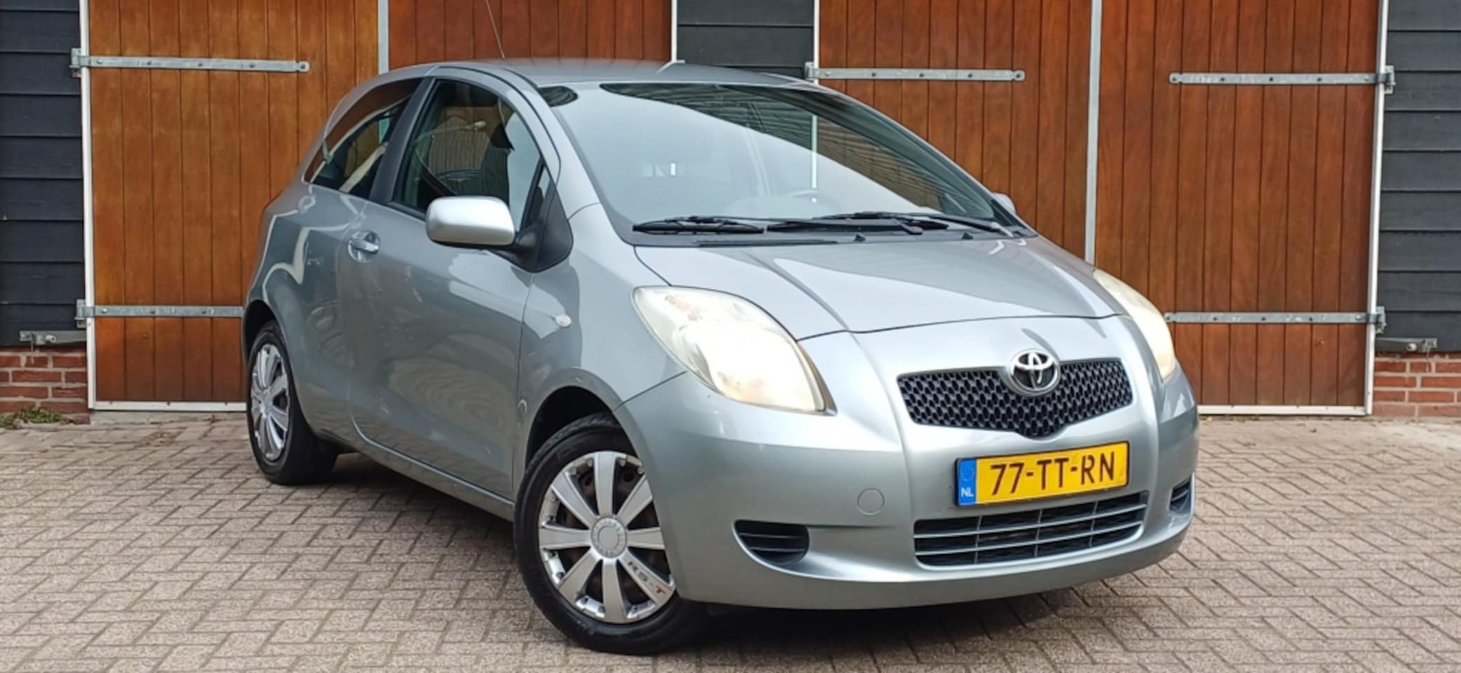 Toyota Yaris - 1.3 VVT-i Sol 1.3 VVTi Sol, Airco, NAP, All seasonbanden - AutoWereld.nl