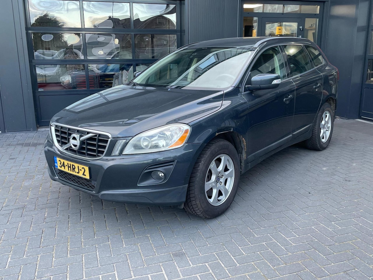 Volvo XC60 - 2.4D AWD Kinetic |NAP | AWD - AutoWereld.nl