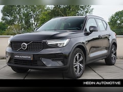 Volvo XC40 - 2.0 B4 Plus Dark | Trekhaak | Verwarmbare voorruit | Achteruitrijcamera | Adaptive Cruise