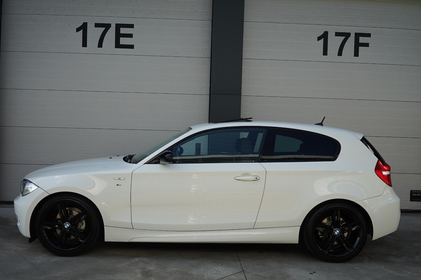 BMW 1-serie - 118i M-sportpakket 26dkm!!! - AutoWereld.nl